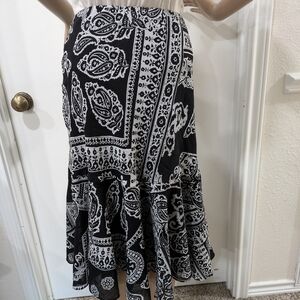Black and White Asymmetrical Fit & Flare Paisley Skirt Size M AMERICAN LIVING